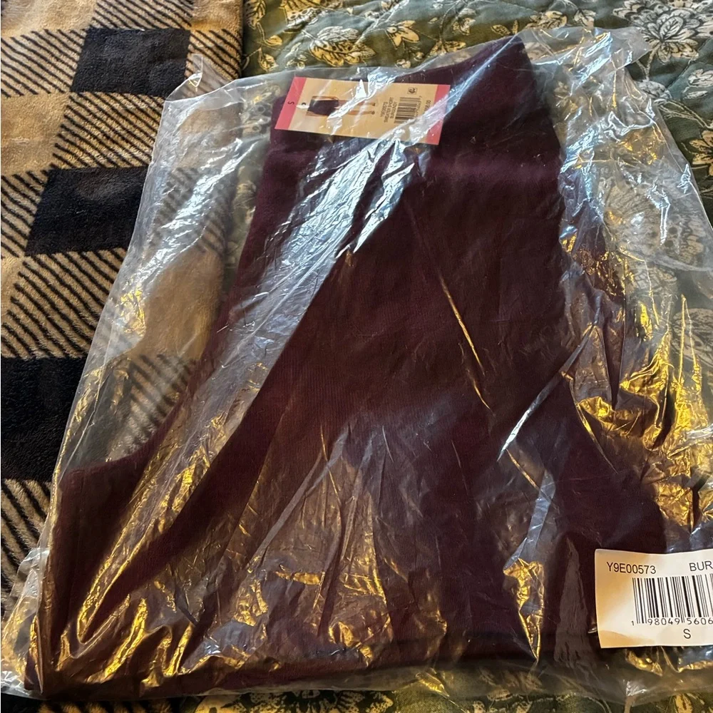 NIB Scotch & Soda Ladies Sweater Short (S) Burgandy Color - Picture 11 of 12